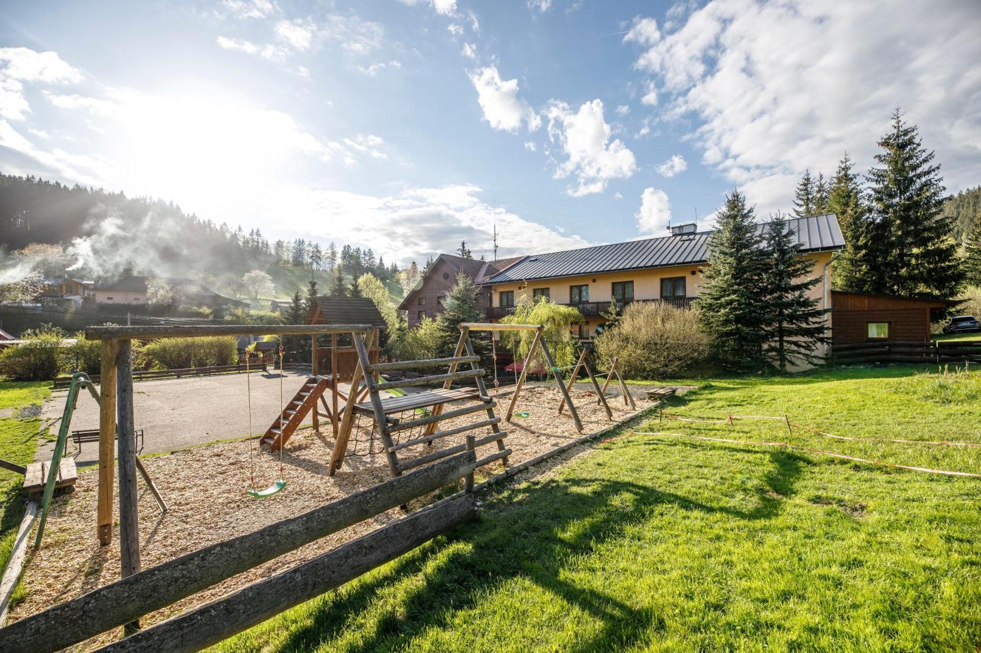 Horsky Hotel Kycerka Velké Karlovice Kültér fotó